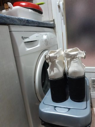 Zapatos de tacón alto blancos