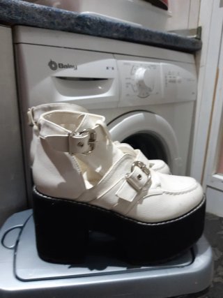 Zapatos de tacón alto blancos