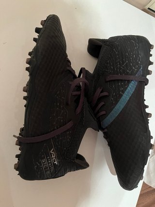 Zapatos de fútbol negros