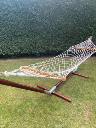 Hamaca de jardín con soporte de madera