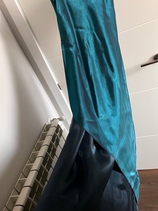 Vestido largo verde con transparencias