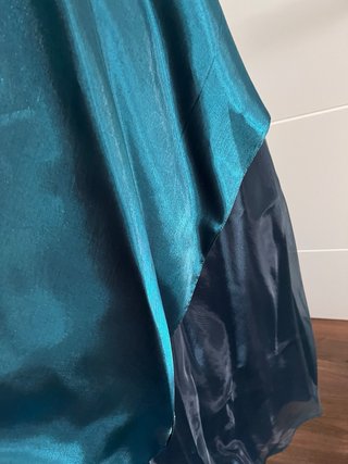 Vestido largo verde con transparencias