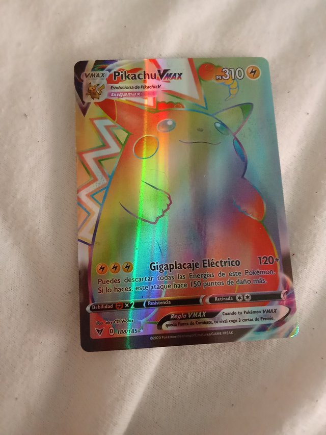 Carta Pokmon Pikachu VMAX Rainbow 188/185 de segunda mano por 30 EUR en  Los Montesinos en WALLAPOP