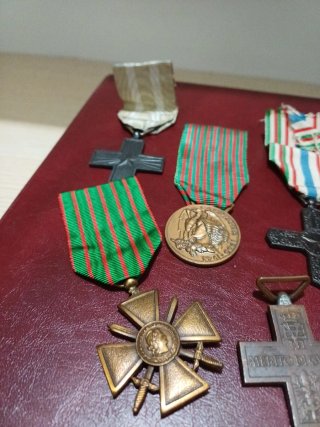 Lotto 8 medaglie militari