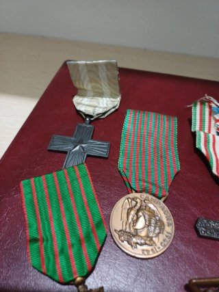 Lotto 8 medaglie militari