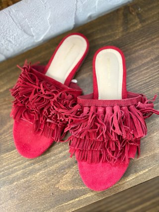 Sandalias rojas Stradivarius con flecos