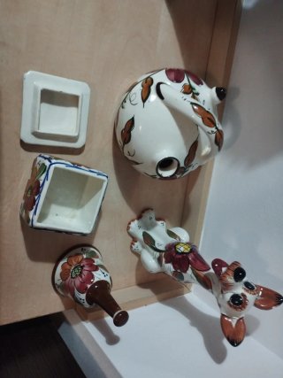 Cerámica Enma: Figura Perro y Jarra Flores