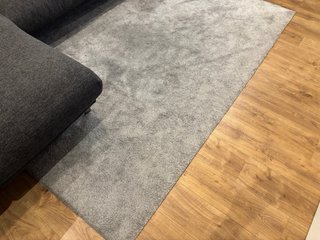 Alfombra gris de poliéster