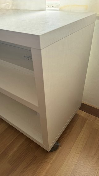 Mesa auxiliar con ruedas