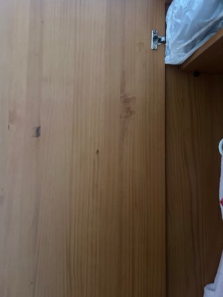 Armario de madera con cajones