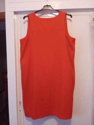 Vestido rojo con cremallera frontal