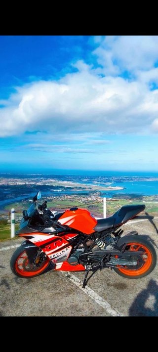 KTM RC 125 - Moto Deportiva Naranja/Negra