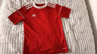 Camiseta Adidas Roja para niño. Talla 9-10