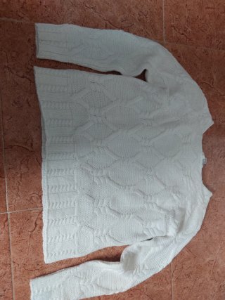 Jersey blanco tejido trenzado con perlas