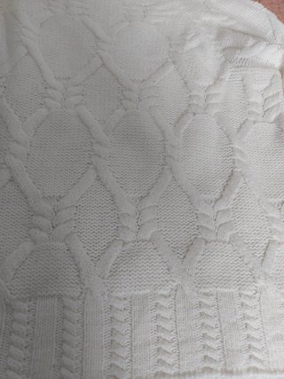 Jersey blanco tejido trenzado con perlas