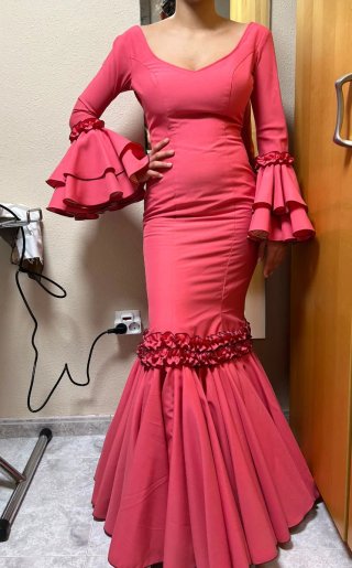 Traje de flamenca rosa y rojo