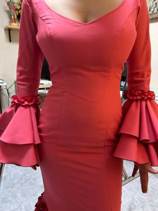 Traje de flamenca rosa y rojo