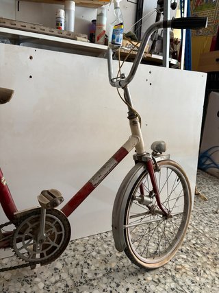 Bici Antigua Roja para Restaurar