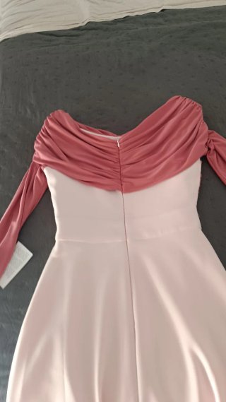 Vestido Violeta Vergara Comunión Rosa.