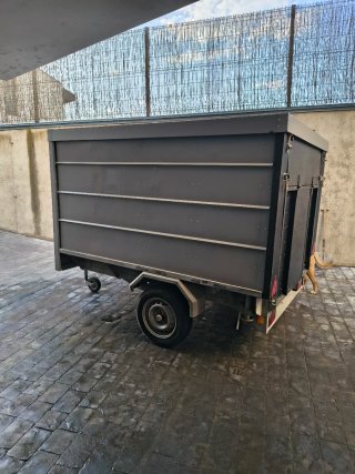 Remolque cerrado con rampa