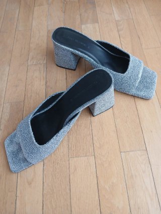 Sandalias plateadas tacón cuadrado Talla 40