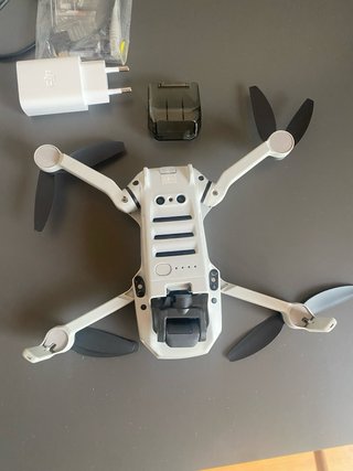 DJI Mini 4K con 4 Baterías
