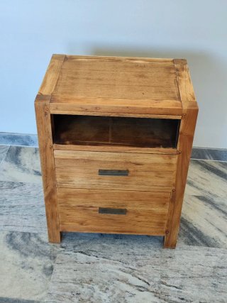 Mesita de noche de madera