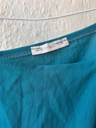 Blusa Teal con Tirantes Dorados