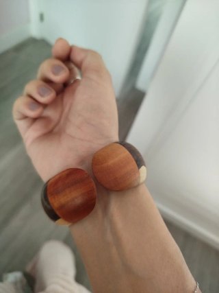 Pulsera de madera artesanal