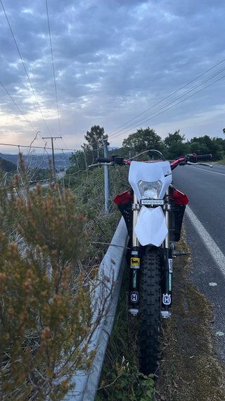 Husqvarna WRE 125 Enduro Roja/Blanca