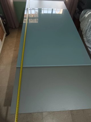Mesa de salón con 4 sillas
