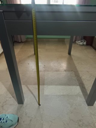 Mesa de salón con 4 sillas