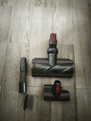 Piezas Dyson V11: Cuerpo, Accesorios y anclaje.