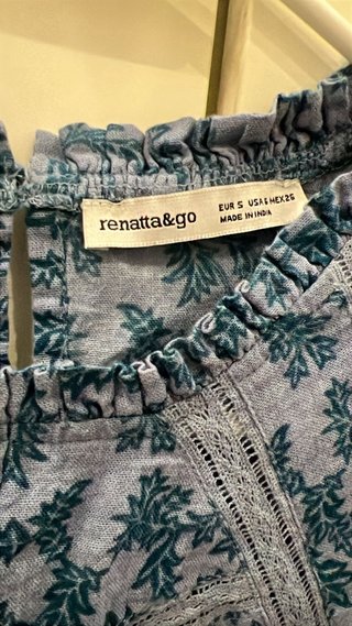 Blusa Renatta & Go azul con volantes