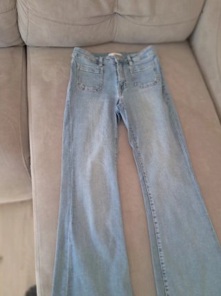 Pantalones vaqueros acampanados