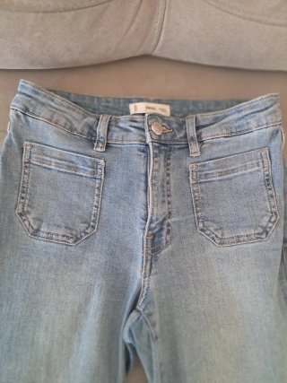 Pantalones vaqueros acampanados