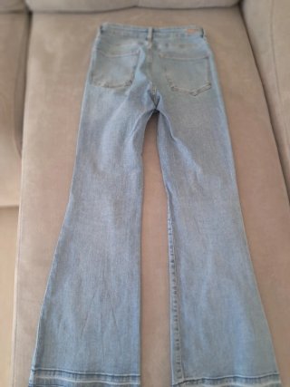 Pantalones vaqueros acampanados