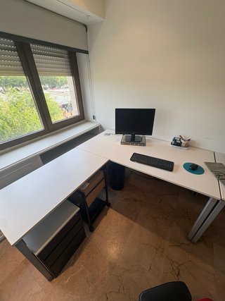 Mesa de oficina esquinera