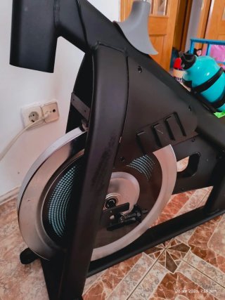 Bicicleta estática Cecotec.