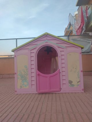 Casita infantil de plástico rosa