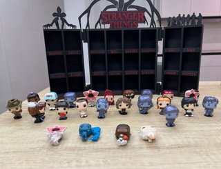 Lote 24 Soportes Negros Funko Pop Stranger thing