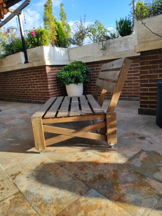 Banco de Palets de Madera con Ruedas