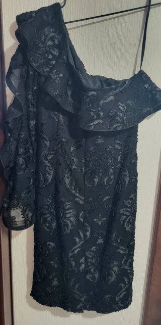 Vestido negro fiesta volantes