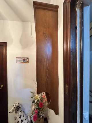 Mueble de madera para contador eléctrico