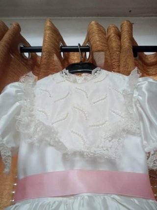 Vestido de comunión blanco y rosa