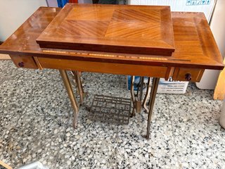Mesa de coser vintage Alfa