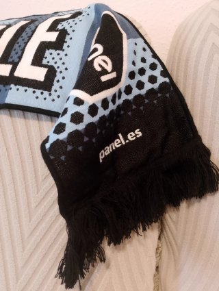Bufanda de fútbol bordada