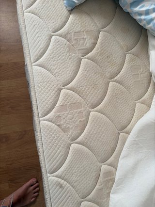 Colchón y somier de madera