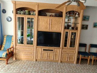 Mueble de salón madera y cristal