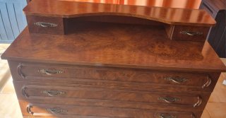 Cómoda y espejo de madera